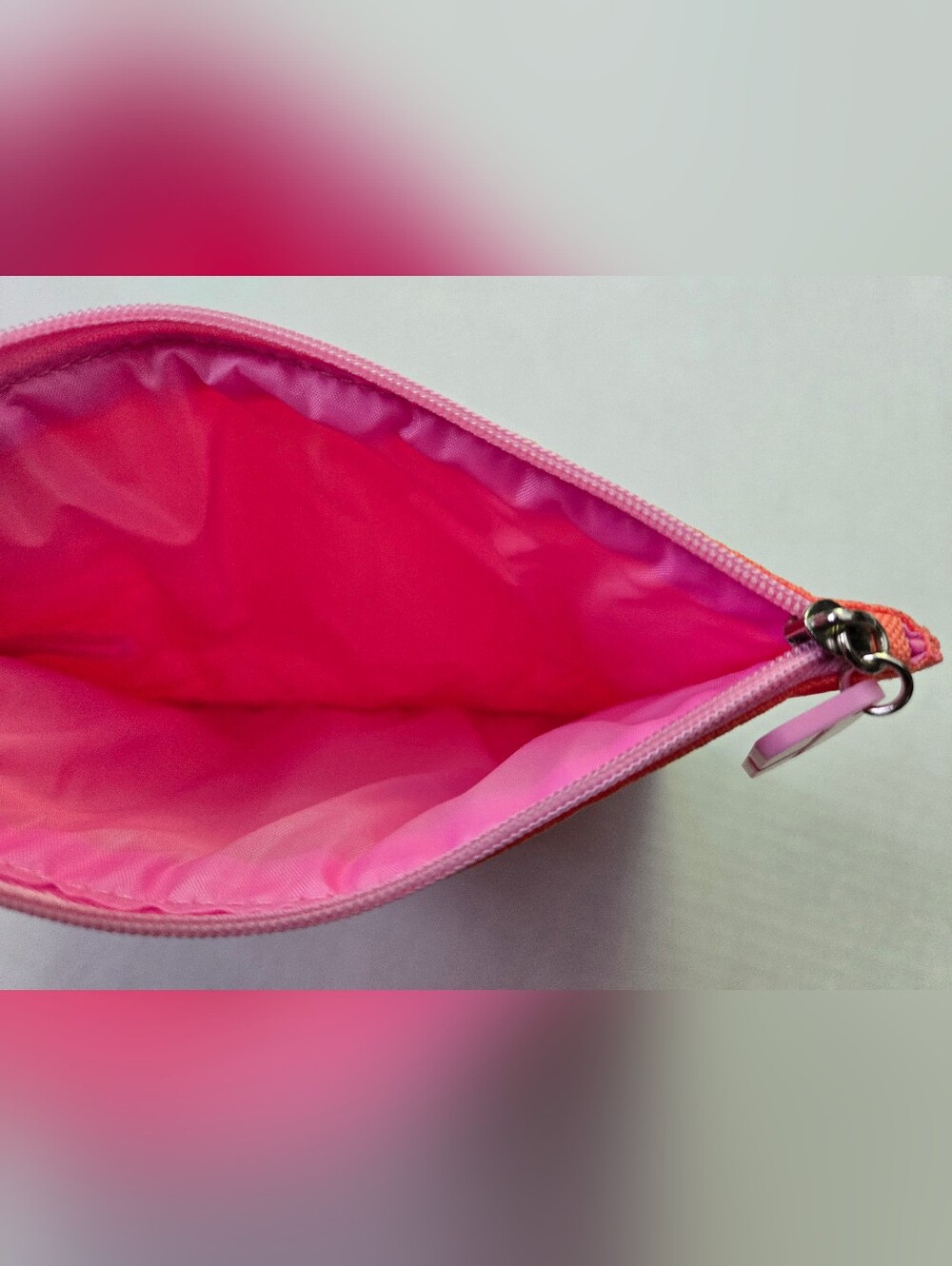 Clinique Cosmetic Pouch - Picture 3 of 6